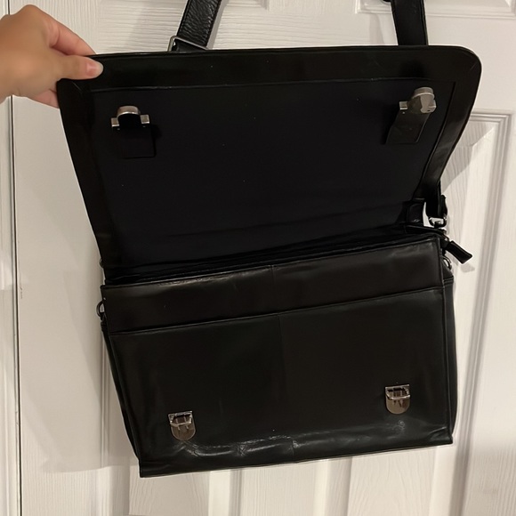 Danier briefcase - Picture 2 of 3